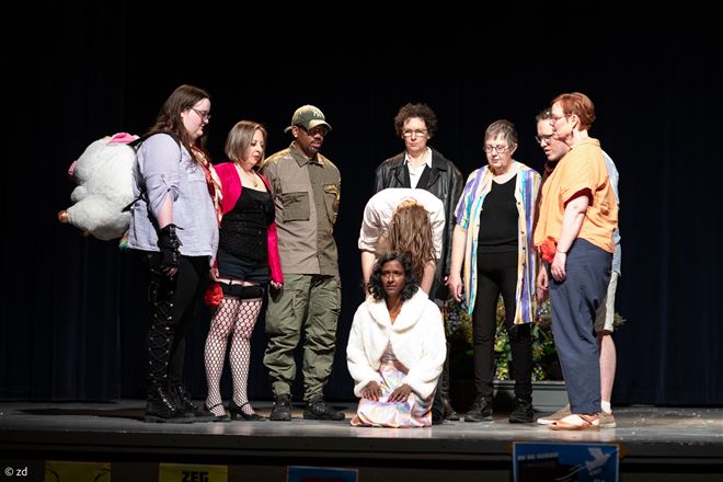 Oh La La: absurde theateravond die doet nadenken